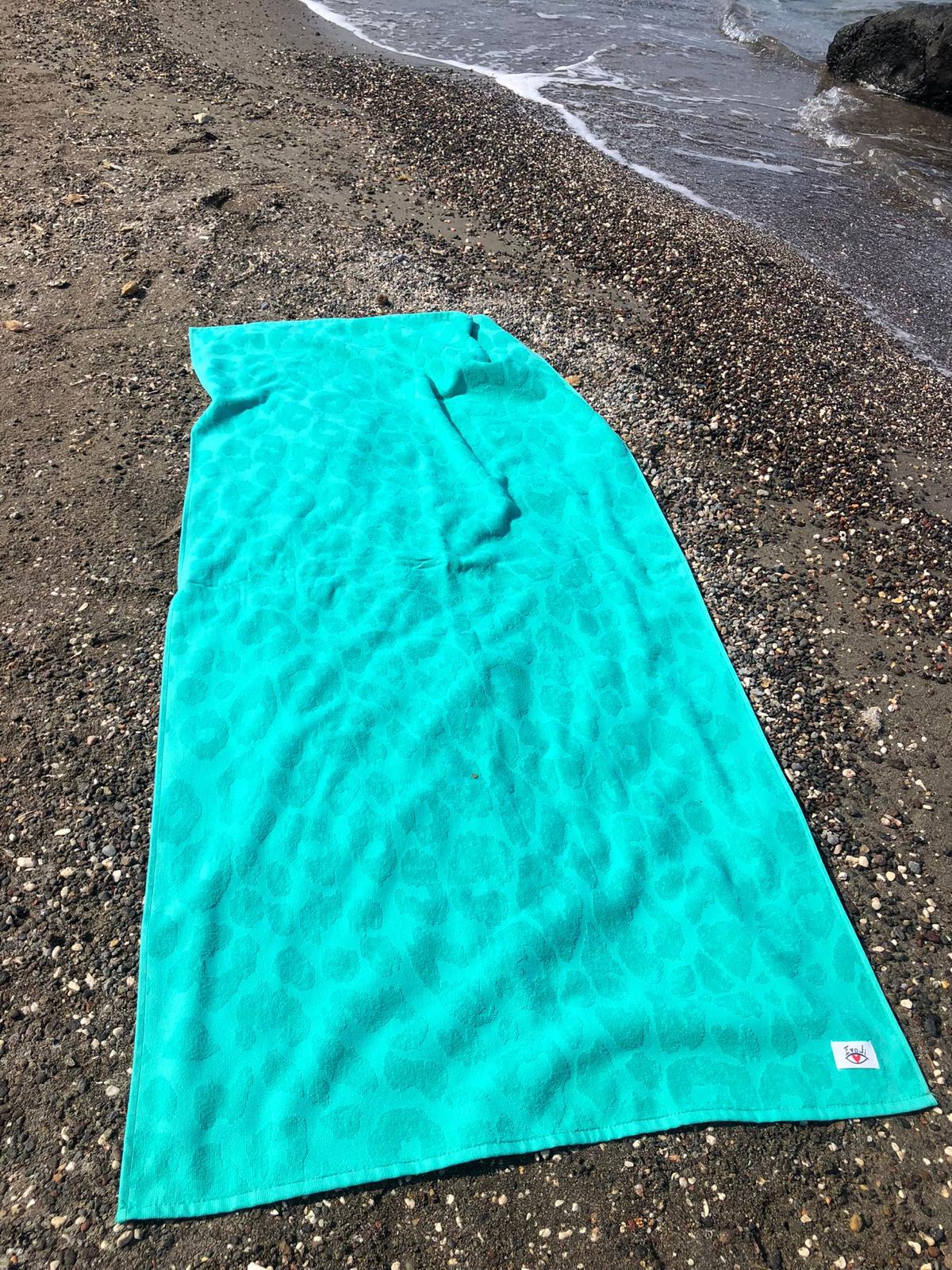 Leopar Desenli Kadife Jakarlı %100 Pamuk Plaj Havlusu 80x160 cm